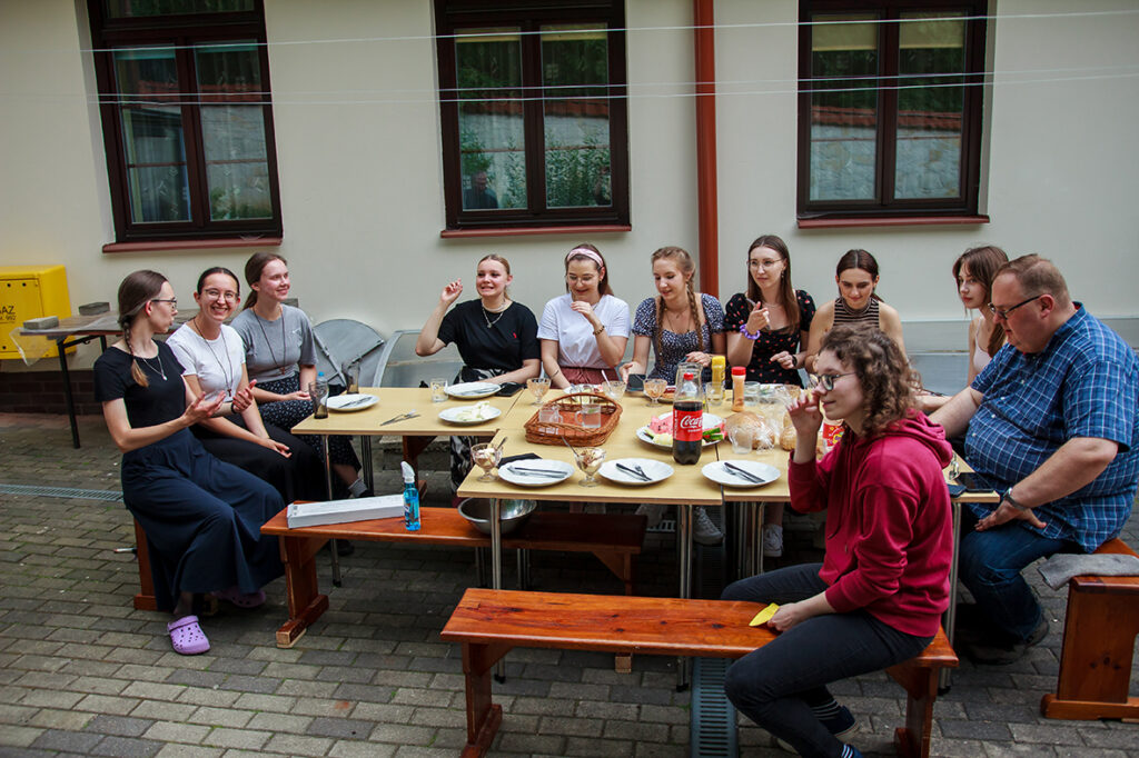 INTEGRACJA STUDENTÓW W KAZIMIERZU Apostolstwo Sióstr INTEGRACJA STUDENTÓW W KAZIMIERZU Apostolstwo Sióstr