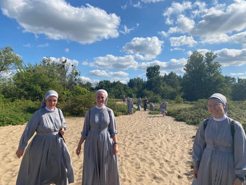 LETNI ZJAZD SIÓSTR JUNIORYSTEK Juniorat LETNI ZJAZD SIÓSTR JUNIORYSTEK Juniorat