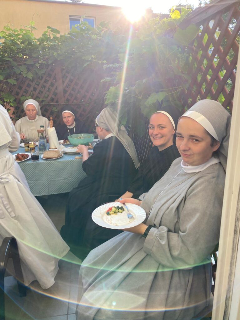 LETNI ZJAZD SIÓSTR JUNIORYSTEK Juniorat LETNI ZJAZD SIÓSTR JUNIORYSTEK Juniorat