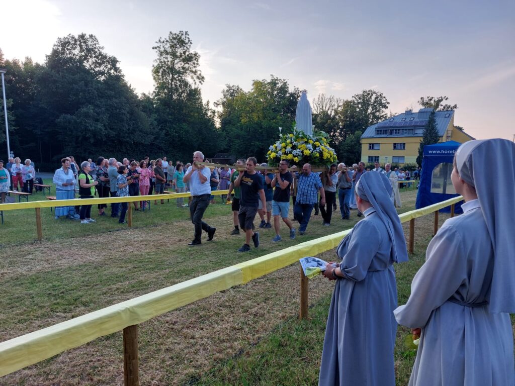 WIELKI DZIEŃ MODLITWY Apostolstwo Sióstr WIELKI DZIEŃ MODLITWY Apostolstwo Sióstr