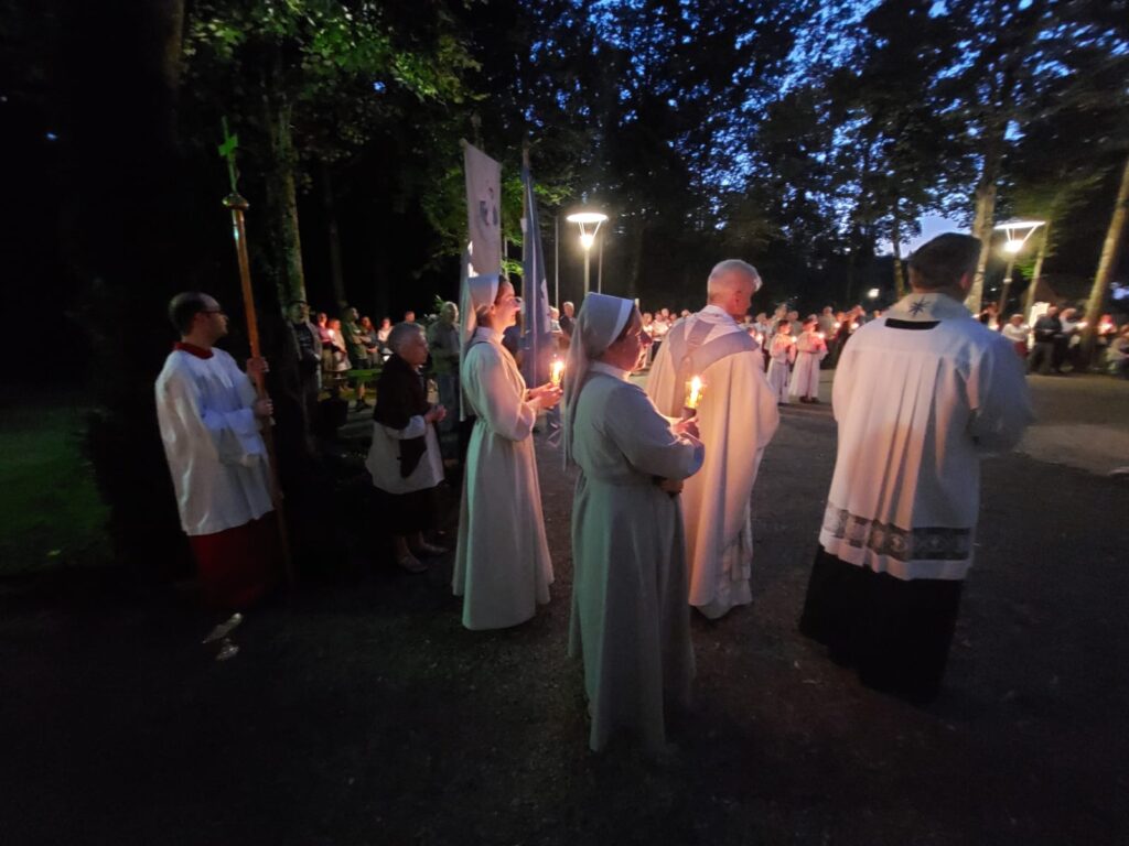 WIELKI DZIEŃ MODLITWY Apostolstwo Sióstr WIELKI DZIEŃ MODLITWY Apostolstwo Sióstr