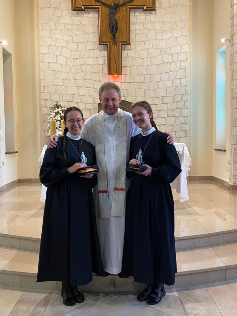 WSTĄPIENIE DO NOWICJATU Z życia Zgromadzenia