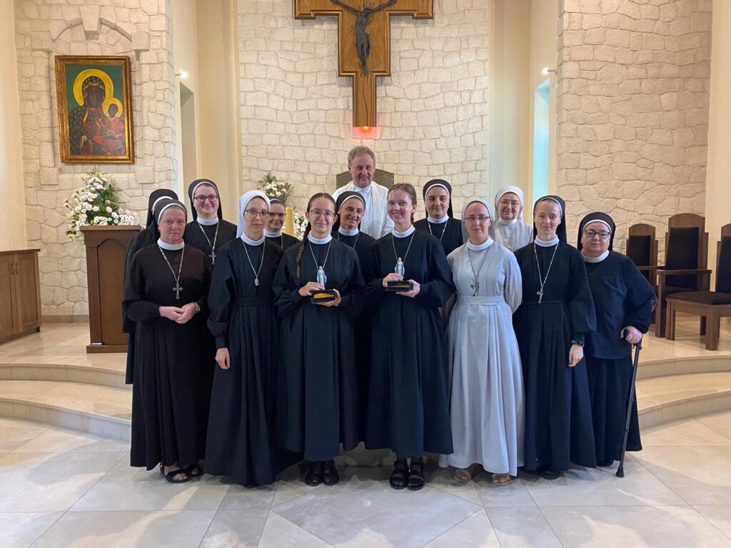 WSTĄPIENIE DO NOWICJATU Z życia Zgromadzenia