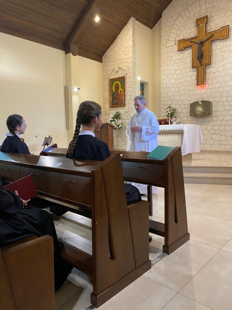 WSTĄPIENIE DO NOWICJATU Z życia Zgromadzenia