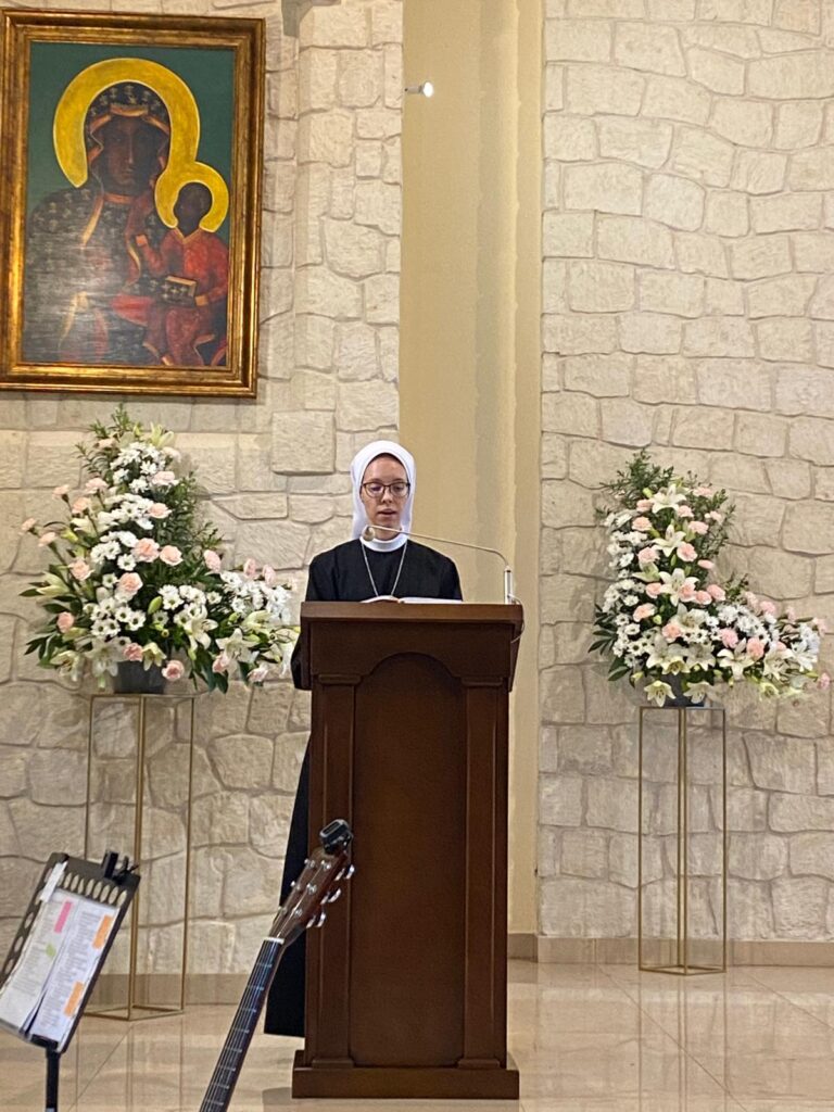 WSTĄPIENIE DO NOWICJATU Z życia Zgromadzenia