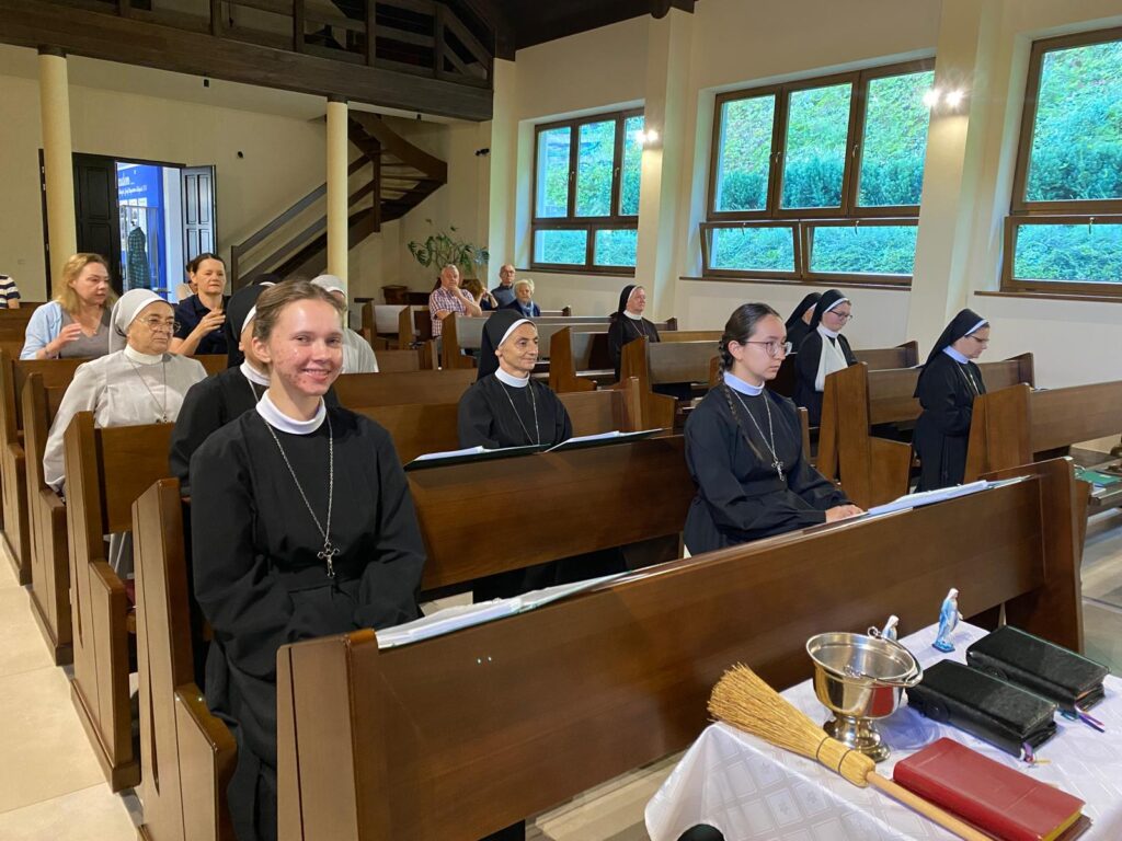 WSTĄPIENIE DO NOWICJATU Z życia Zgromadzenia