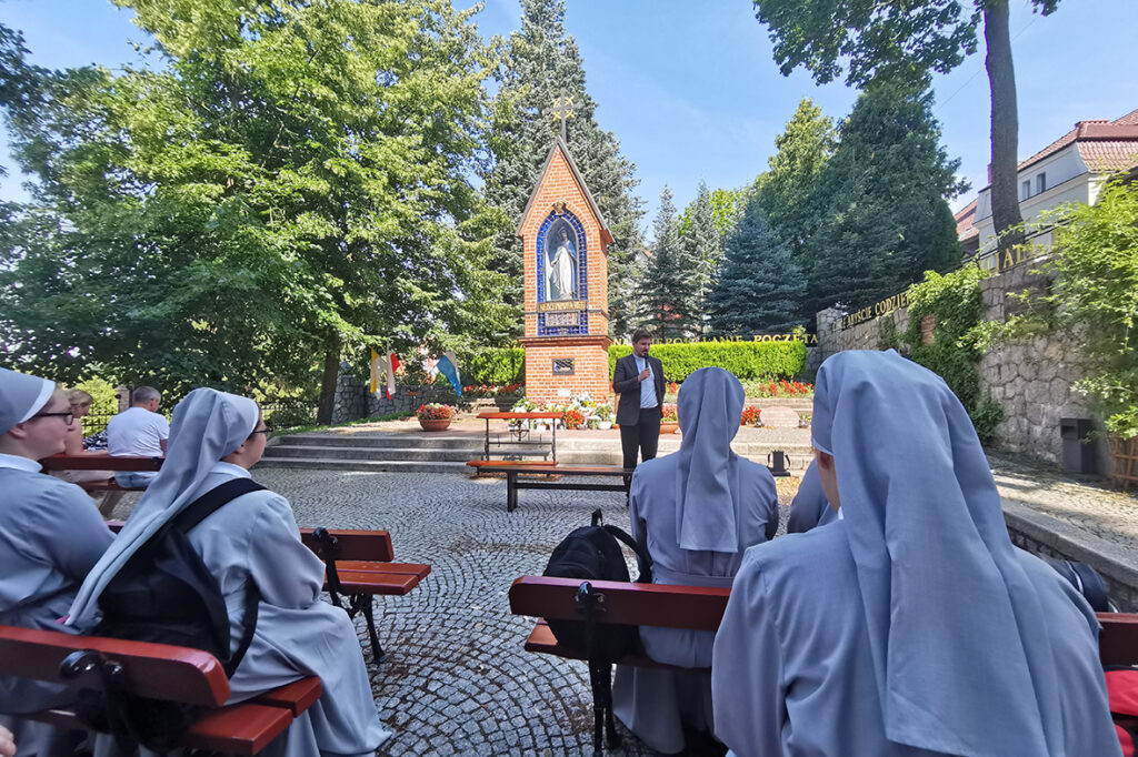 LETNI ZJAZD SIÓSTR JUNIORYSTEK Juniorat LETNI ZJAZD SIÓSTR JUNIORYSTEK Juniorat