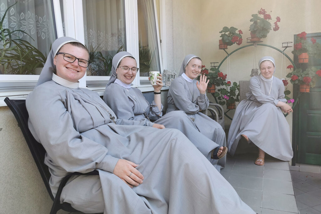 LETNI ZJAZD SIÓSTR JUNIORYSTEK Juniorat LETNI ZJAZD SIÓSTR JUNIORYSTEK Juniorat