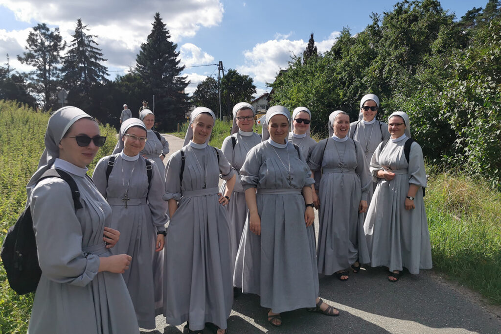 LETNI ZJAZD SIÓSTR JUNIORYSTEK Juniorat LETNI ZJAZD SIÓSTR JUNIORYSTEK Juniorat