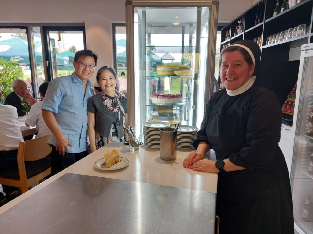 PIELGRZYMKA WIETNAMCZYKÓW W MARIENFRIED Apostolstwo Sióstr PIELGRZYMKA WIETNAMCZYKÓW W MARIENFRIED Apostolstwo Sióstr