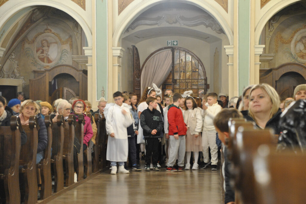 RÓŻANIEC Z OJCIEM MAŁYSIAKIEM Apostolstwo Sióstr