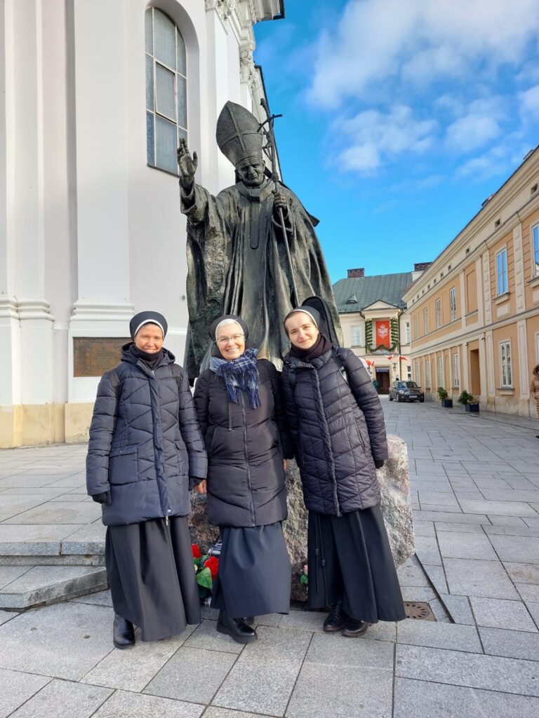 PIELGRZYMKA DO WADOWIC I ŁAGIEWNIK Apostolstwo Sióstr PIELGRZYMKA DO WADOWIC I ŁAGIEWNIK Apostolstwo Sióstr
