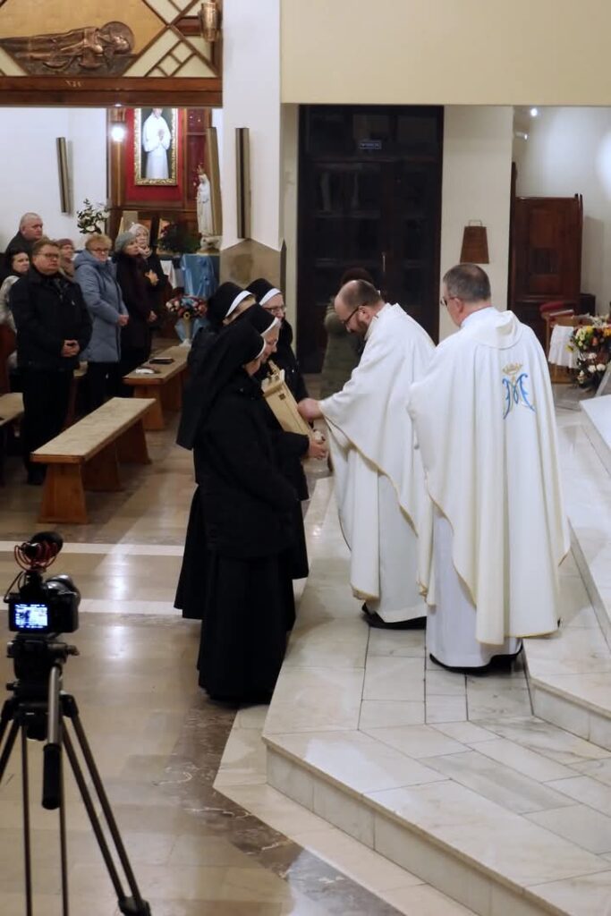 REKOLEKCJE MARYJNE U ŚW. ANTONIEGO Apostolstwo Sióstr REKOLEKCJE MARYJNE U ŚW. ANTONIEGO Apostolstwo Sióstr