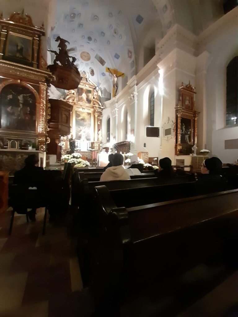 ADORACJA W KAZIMIERSKIEJ FARZE Apostolstwo Sióstr ADORACJA W KAZIMIERSKIEJ FARZE Apostolstwo Sióstr