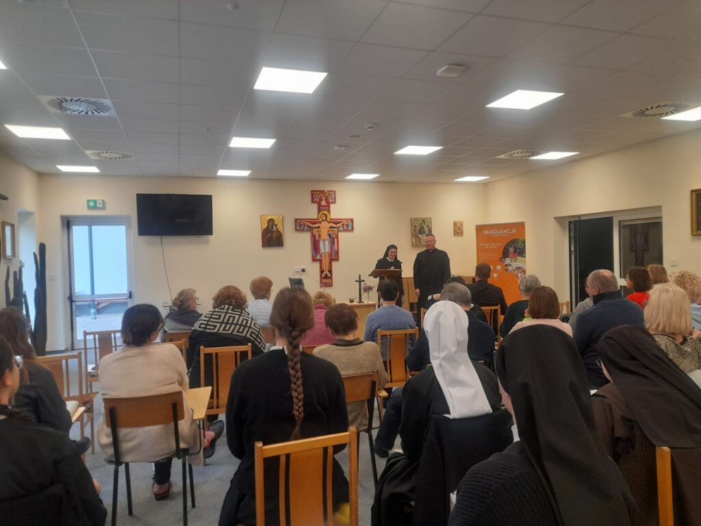 DEKALOG W ŚWIETLE EWANGELII Apostolstwo Sióstr DEKALOG W ŚWIETLE EWANGELII Apostolstwo Sióstr