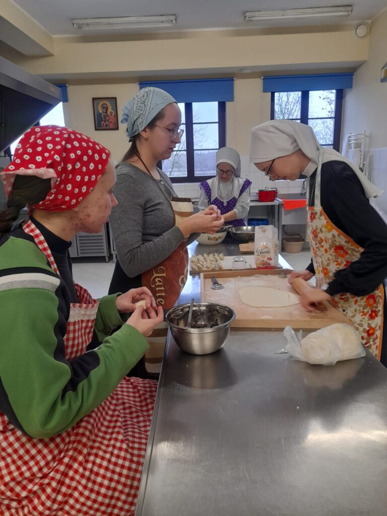 WYPIEKANIE PIERNIKÓW Życie postulatu i nowicjatu