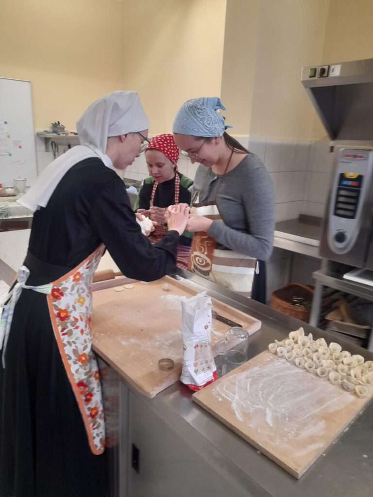 WYPIEKANIE PIERNIKÓW Życie postulatu i nowicjatu