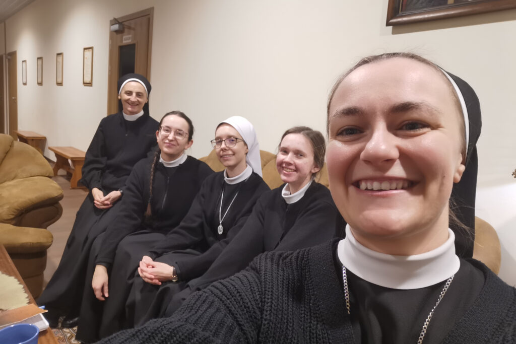 DEKALOG W ŚWIETLE EWANGELII Apostolstwo Sióstr DEKALOG W ŚWIETLE EWANGELII Apostolstwo Sióstr