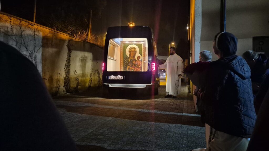 NAWIEDZENIE MATKI BOŻEJ Z życia Zgromadzenia NAWIEDZENIE MATKI BOŻEJ Z życia Zgromadzenia