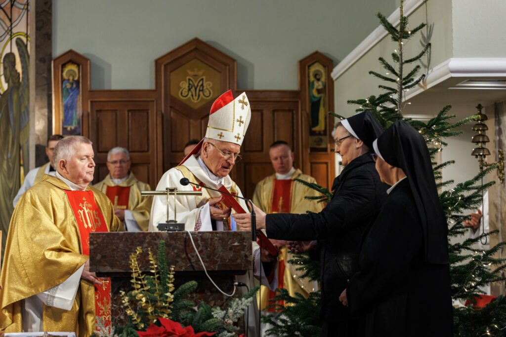 PEREGRYNACJA IKONY ŚWIĘTEJ RODZINY Z życia Zgromadzenia PEREGRYNACJA IKONY ŚWIĘTEJ RODZINY Z życia Zgromadzenia