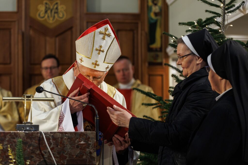 PEREGRYNACJA IKONY ŚWIĘTEJ RODZINY Z życia Zgromadzenia PEREGRYNACJA IKONY ŚWIĘTEJ RODZINY Z życia Zgromadzenia