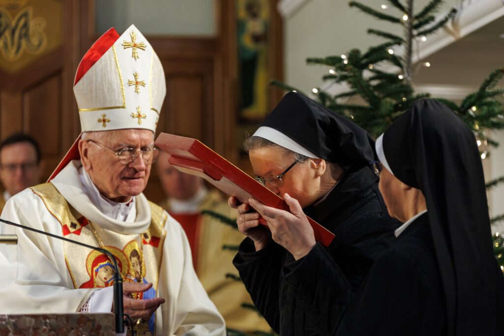 PEREGRYNACJA IKONY ŚWIĘTEJ RODZINY Z życia Zgromadzenia PEREGRYNACJA IKONY ŚWIĘTEJ RODZINY Z życia Zgromadzenia