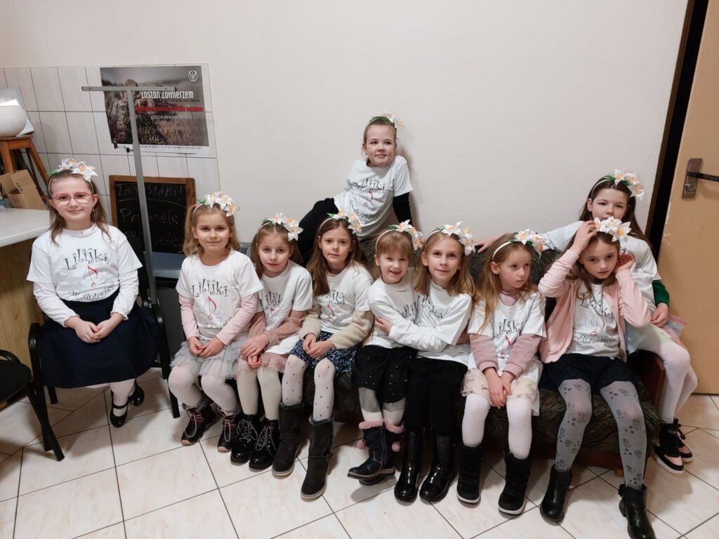 KOLĘDOWANIE PARAFIALNE Apostolstwo Sióstr KOLĘDOWANIE PARAFIALNE Apostolstwo Sióstr