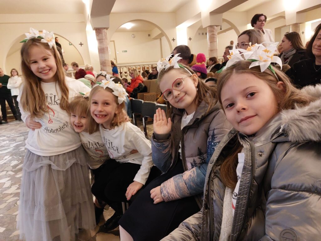 KOLĘDOWANIE PARAFIALNE Apostolstwo Sióstr KOLĘDOWANIE PARAFIALNE Apostolstwo Sióstr