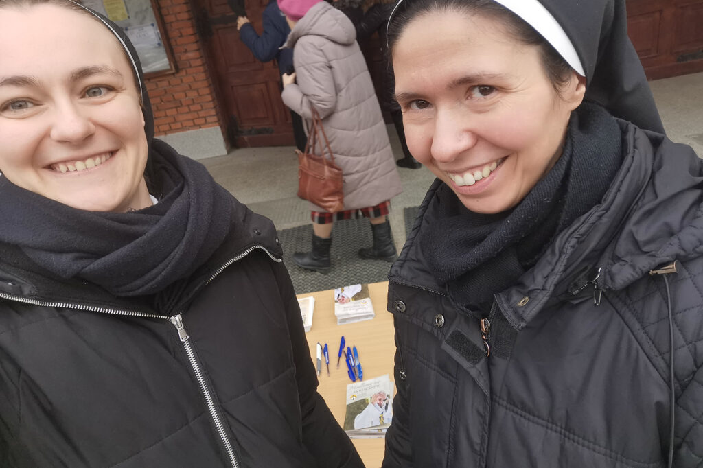 NIEDZIELA KAPŁAŃSKA W LUBLINIE Apostolstwo Sióstr NIEDZIELA KAPŁAŃSKA W LUBLINIE Apostolstwo Sióstr