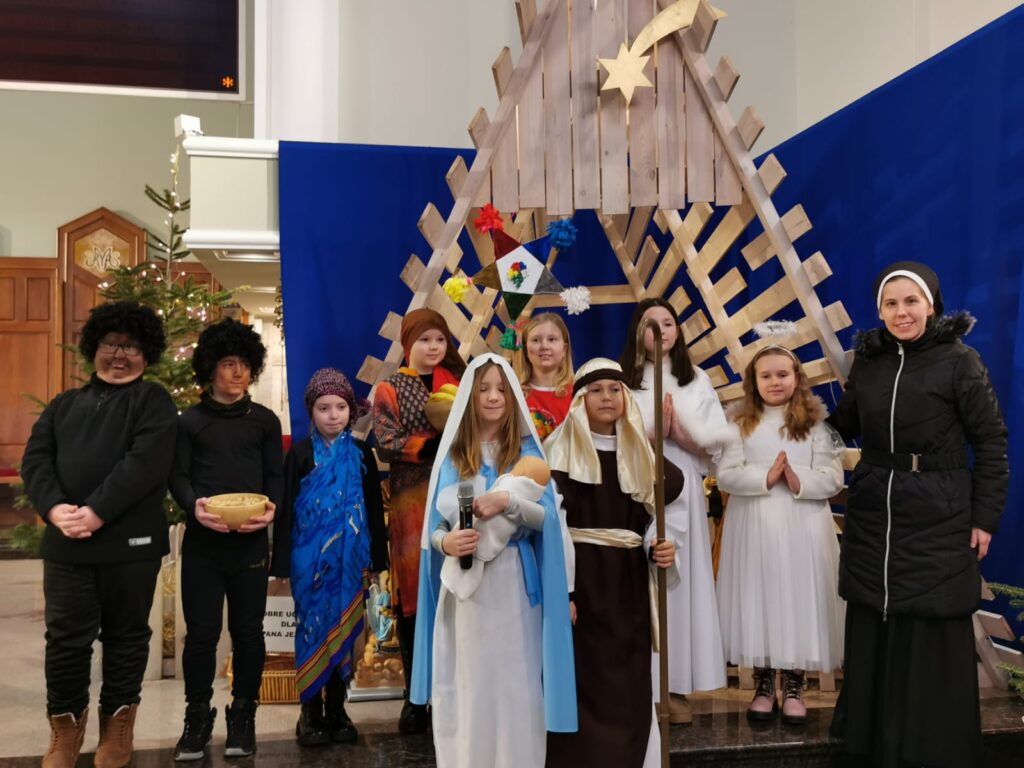 KOLĘDNICY MISYJNI W PARAFII ŚWIĘTEJ RODZINY Apostolstwo Sióstr KOLĘDNICY MISYJNI W PARAFII ŚWIĘTEJ RODZINY Apostolstwo Sióstr