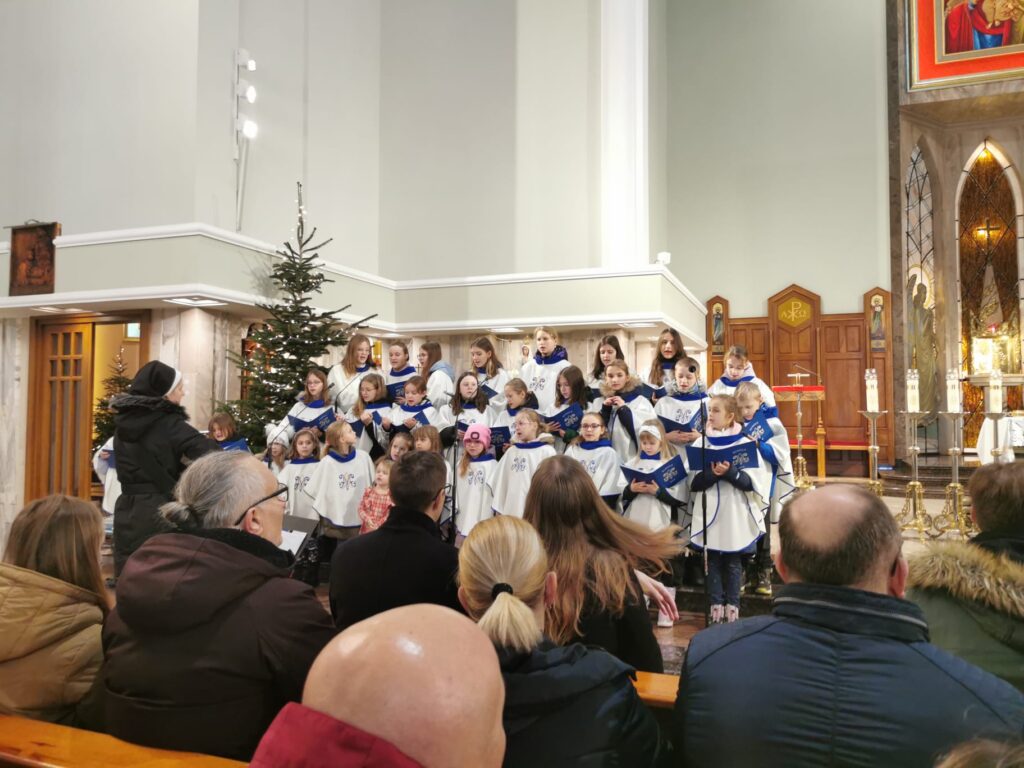 KOLĘDNICY MISYJNI W PARAFII ŚWIĘTEJ RODZINY Apostolstwo Sióstr KOLĘDNICY MISYJNI W PARAFII ŚWIĘTEJ RODZINY Apostolstwo Sióstr