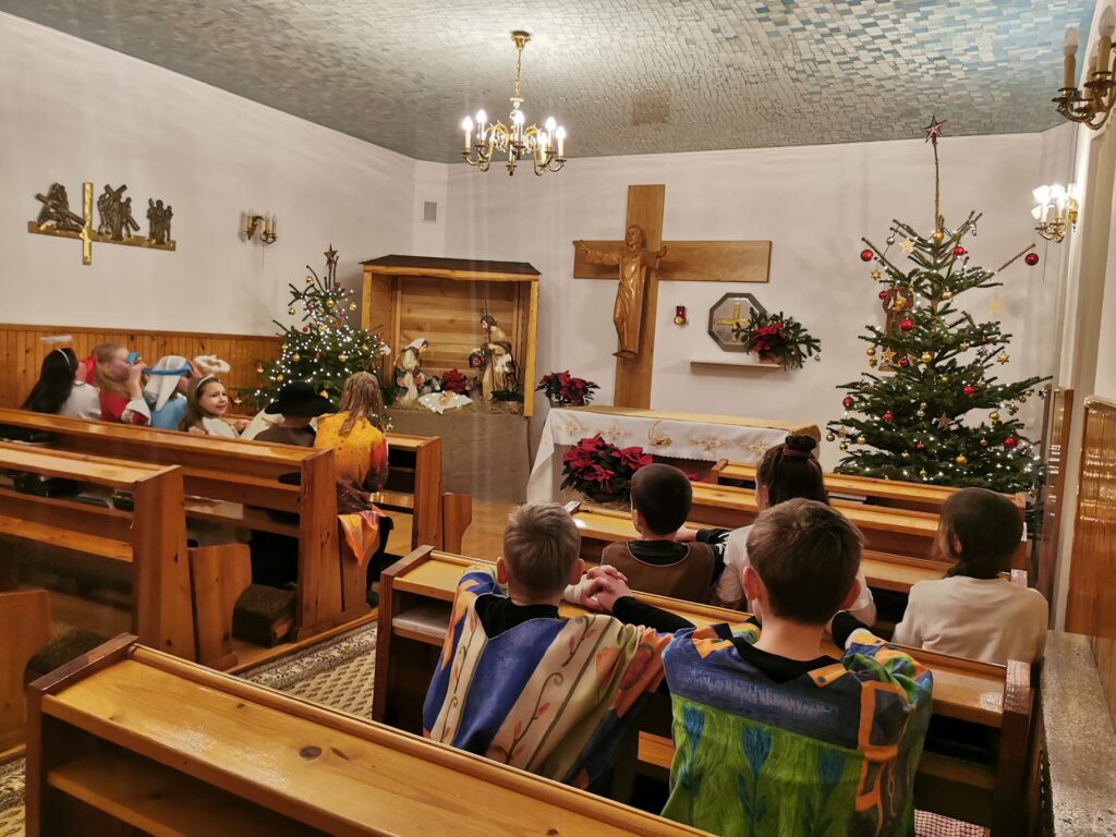 KOLĘDNICY MISYJNI W PARAFII ŚWIĘTEJ RODZINY Apostolstwo Sióstr KOLĘDNICY MISYJNI W PARAFII ŚWIĘTEJ RODZINY Apostolstwo Sióstr