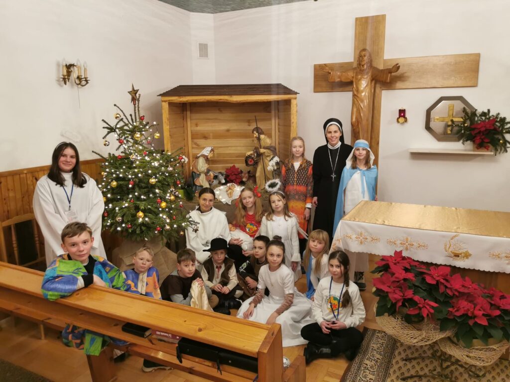 KOLĘDNICY MISYJNI W PARAFII ŚWIĘTEJ RODZINY Apostolstwo Sióstr KOLĘDNICY MISYJNI W PARAFII ŚWIĘTEJ RODZINY Apostolstwo Sióstr