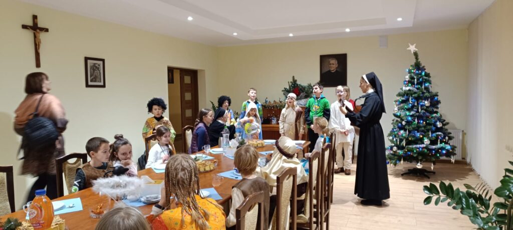 KOLĘDNICY MISYJNI W PARAFII ŚWIĘTEJ RODZINY Apostolstwo Sióstr KOLĘDNICY MISYJNI W PARAFII ŚWIĘTEJ RODZINY Apostolstwo Sióstr