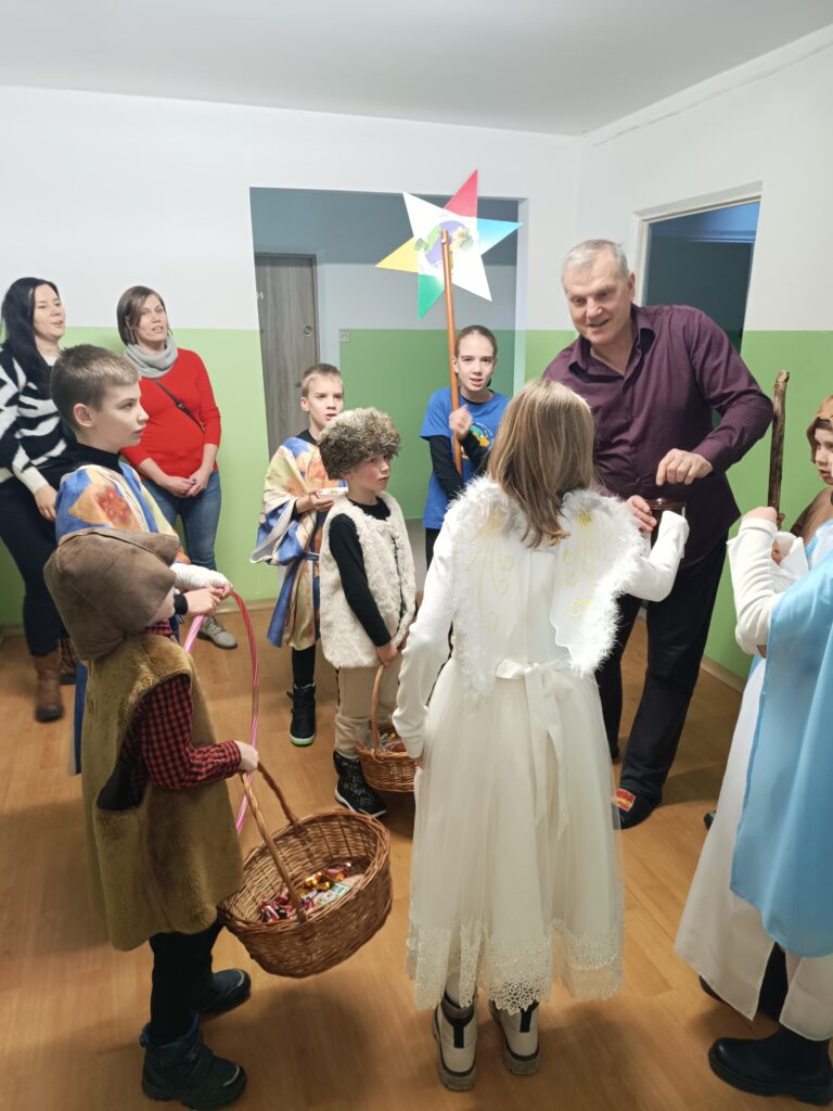 KOLĘDNICY MISYJNI W PARAFII ŚWIĘTEJ RODZINY Apostolstwo Sióstr KOLĘDNICY MISYJNI W PARAFII ŚWIĘTEJ RODZINY Apostolstwo Sióstr