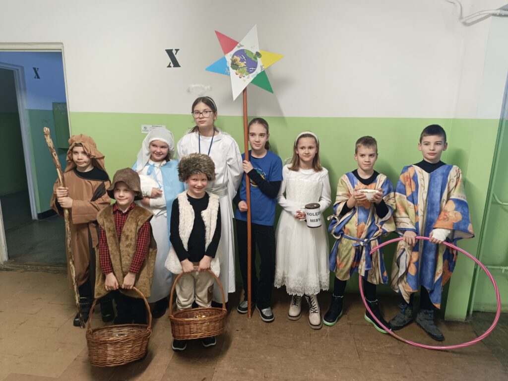 KOLĘDNICY MISYJNI W PARAFII ŚWIĘTEJ RODZINY Apostolstwo Sióstr KOLĘDNICY MISYJNI W PARAFII ŚWIĘTEJ RODZINY Apostolstwo Sióstr