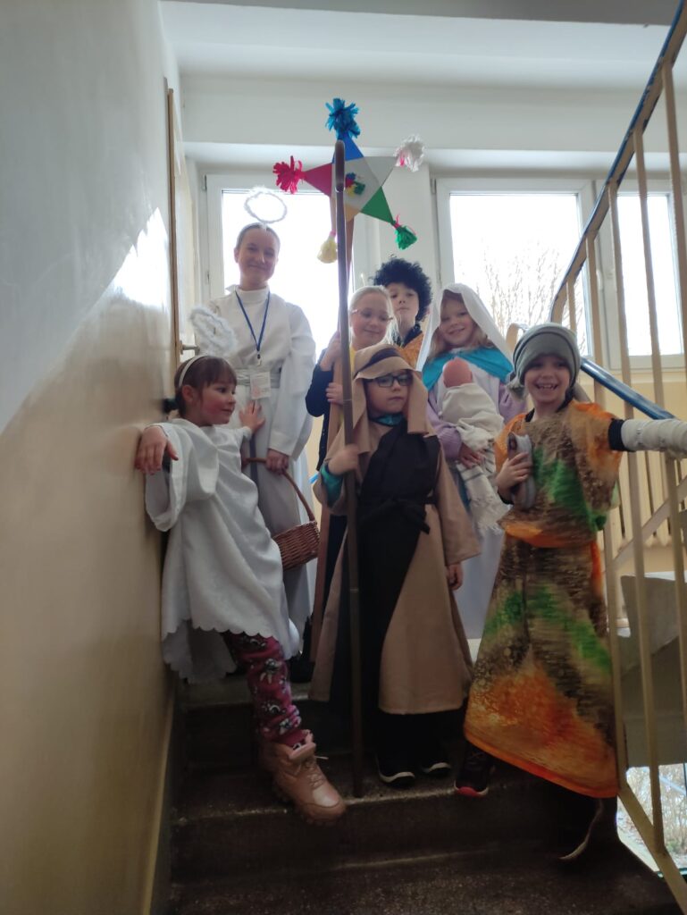 KOLĘDNICY MISYJNI W PARAFII ŚWIĘTEJ RODZINY Apostolstwo Sióstr KOLĘDNICY MISYJNI W PARAFII ŚWIĘTEJ RODZINY Apostolstwo Sióstr