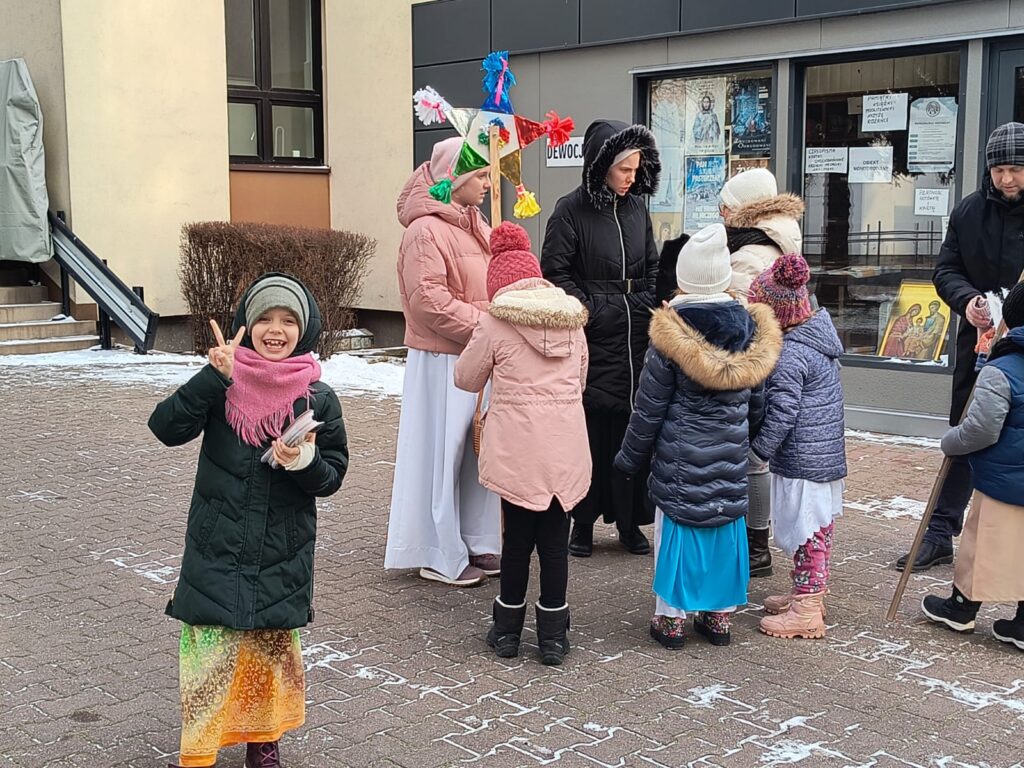 KOLĘDNICY MISYJNI W PARAFII ŚWIĘTEJ RODZINY Apostolstwo Sióstr KOLĘDNICY MISYJNI W PARAFII ŚWIĘTEJ RODZINY Apostolstwo Sióstr