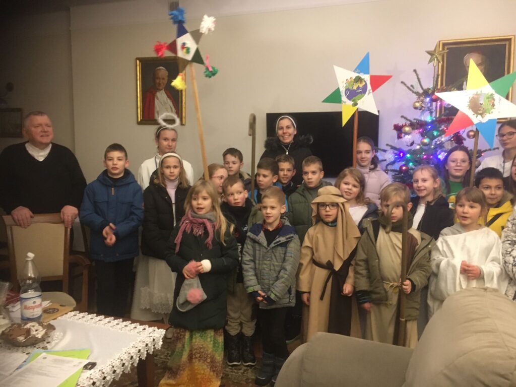 KOLĘDNICY MISYJNI W PARAFII ŚWIĘTEJ RODZINY Apostolstwo Sióstr KOLĘDNICY MISYJNI W PARAFII ŚWIĘTEJ RODZINY Apostolstwo Sióstr