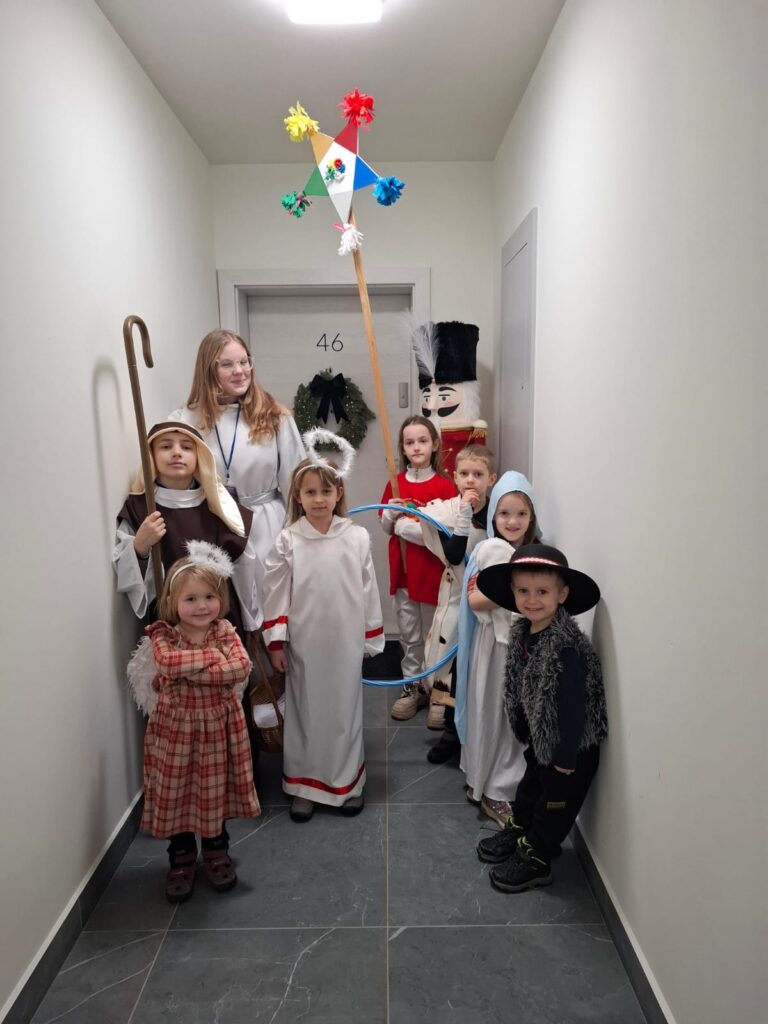 KOLĘDNICY MISYJNI W PARAFII ŚWIĘTEJ RODZINY Apostolstwo Sióstr KOLĘDNICY MISYJNI W PARAFII ŚWIĘTEJ RODZINY Apostolstwo Sióstr