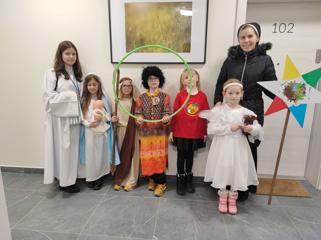 KOLĘDNICY MISYJNI W PARAFII ŚWIĘTEJ RODZINY Apostolstwo Sióstr KOLĘDNICY MISYJNI W PARAFII ŚWIĘTEJ RODZINY Apostolstwo Sióstr