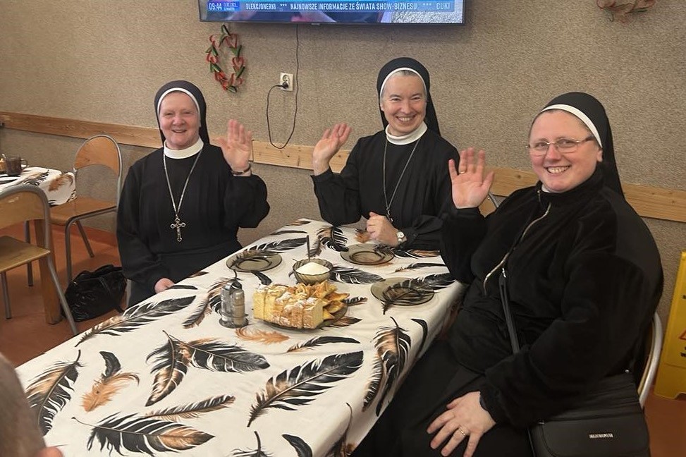 WIZYTA W ŚRODOWISKOWYM DOMU SAMOPOMOCY Apostolstwo Sióstr WIZYTA W ŚRODOWISKOWYM DOMU SAMOPOMOCY Apostolstwo Sióstr