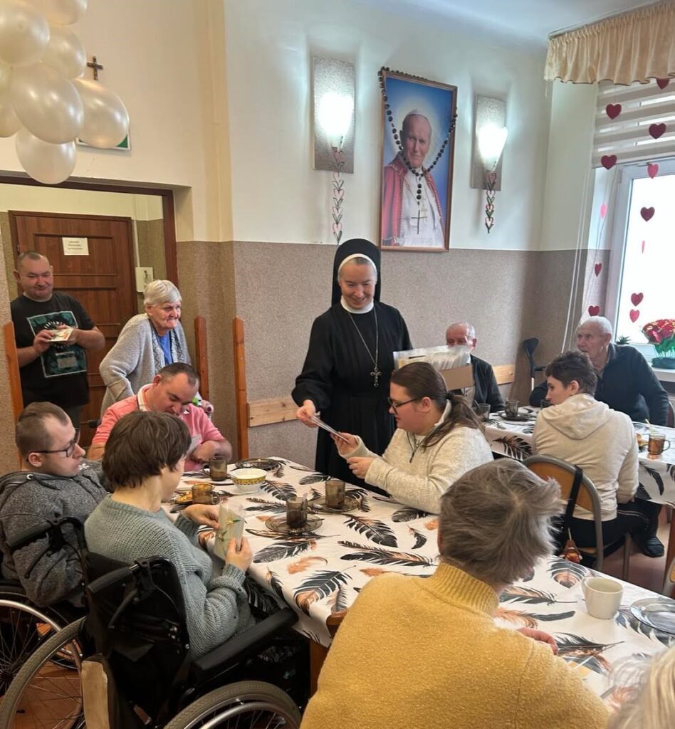 WIZYTA W ŚRODOWISKOWYM DOMU SAMOPOMOCY Apostolstwo Sióstr WIZYTA W ŚRODOWISKOWYM DOMU SAMOPOMOCY Apostolstwo Sióstr