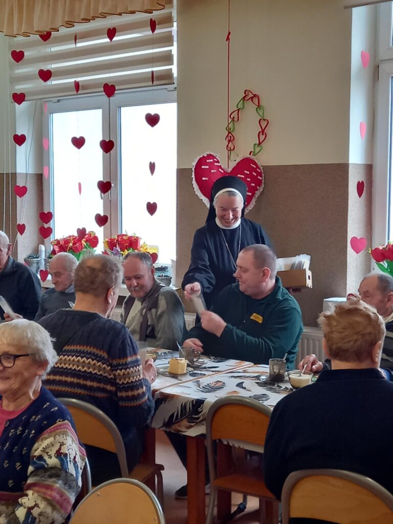 WIZYTA W ŚRODOWISKOWYM DOMU SAMOPOMOCY Apostolstwo Sióstr WIZYTA W ŚRODOWISKOWYM DOMU SAMOPOMOCY Apostolstwo Sióstr