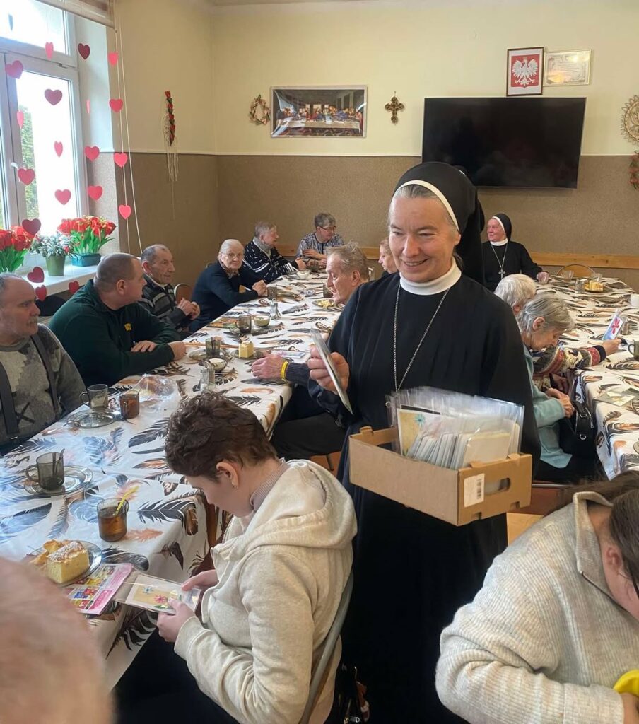 WIZYTA W ŚRODOWISKOWYM DOMU SAMOPOMOCY Apostolstwo Sióstr WIZYTA W ŚRODOWISKOWYM DOMU SAMOPOMOCY Apostolstwo Sióstr