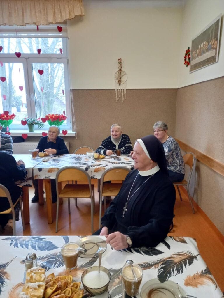 WIZYTA W ŚRODOWISKOWYM DOMU SAMOPOMOCY Apostolstwo Sióstr WIZYTA W ŚRODOWISKOWYM DOMU SAMOPOMOCY Apostolstwo Sióstr