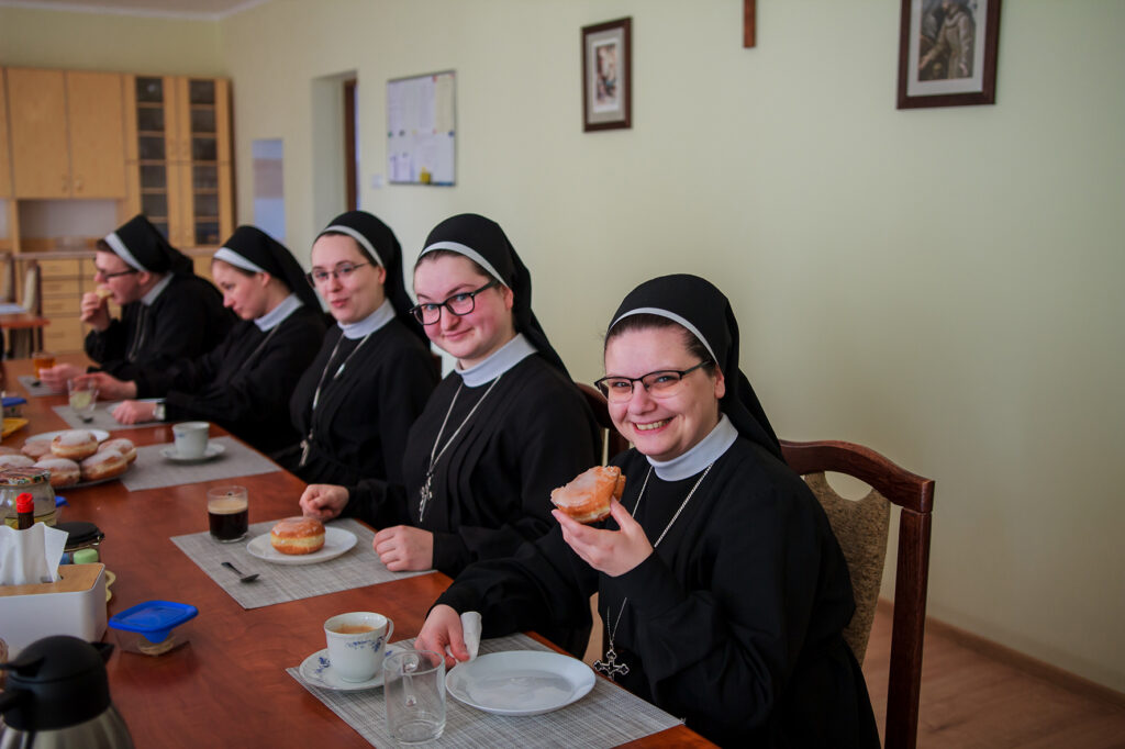 ZIMOWY ZJAZD SIÓSTR JUNIORYSTEK Juniorat ZIMOWY ZJAZD SIÓSTR JUNIORYSTEK Juniorat