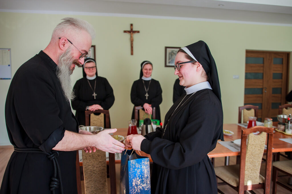 ZIMOWY ZJAZD SIÓSTR JUNIORYSTEK Juniorat ZIMOWY ZJAZD SIÓSTR JUNIORYSTEK Juniorat