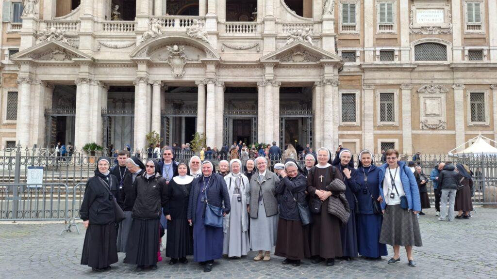 PIELGRZYMKA SIÓSTR DO BAZYLIK w rzymie Apostolstwo Sióstr