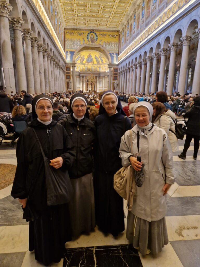 PIELGRZYMKA SIÓSTR DO BAZYLIK w rzymie Apostolstwo Sióstr